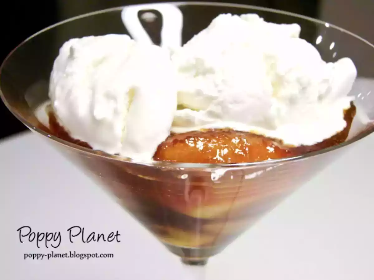 Banane caramelizate cu inghetata de vanilie