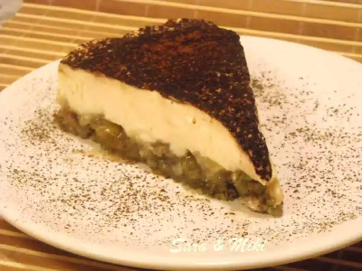 Banane pe pat de biscuiti si crema de frisca