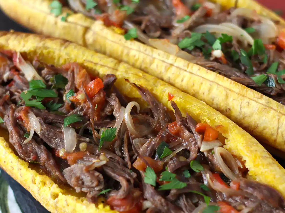 Banane umplute cu carne tocată și mozzarella - poza 2