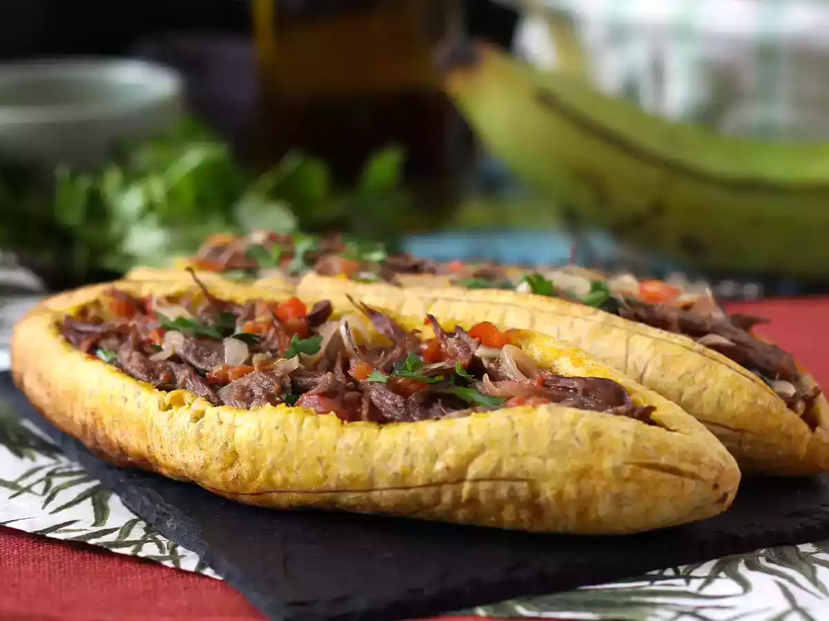 Banane umplute cu carne tocată și mozzarella - poza 5