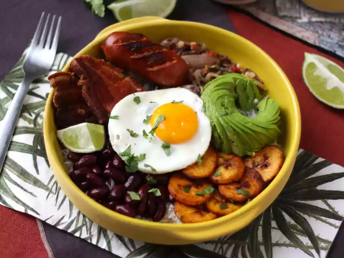 Bandeja Paisa: un preparat plin de culoare, aromă și tradiție - poza 3