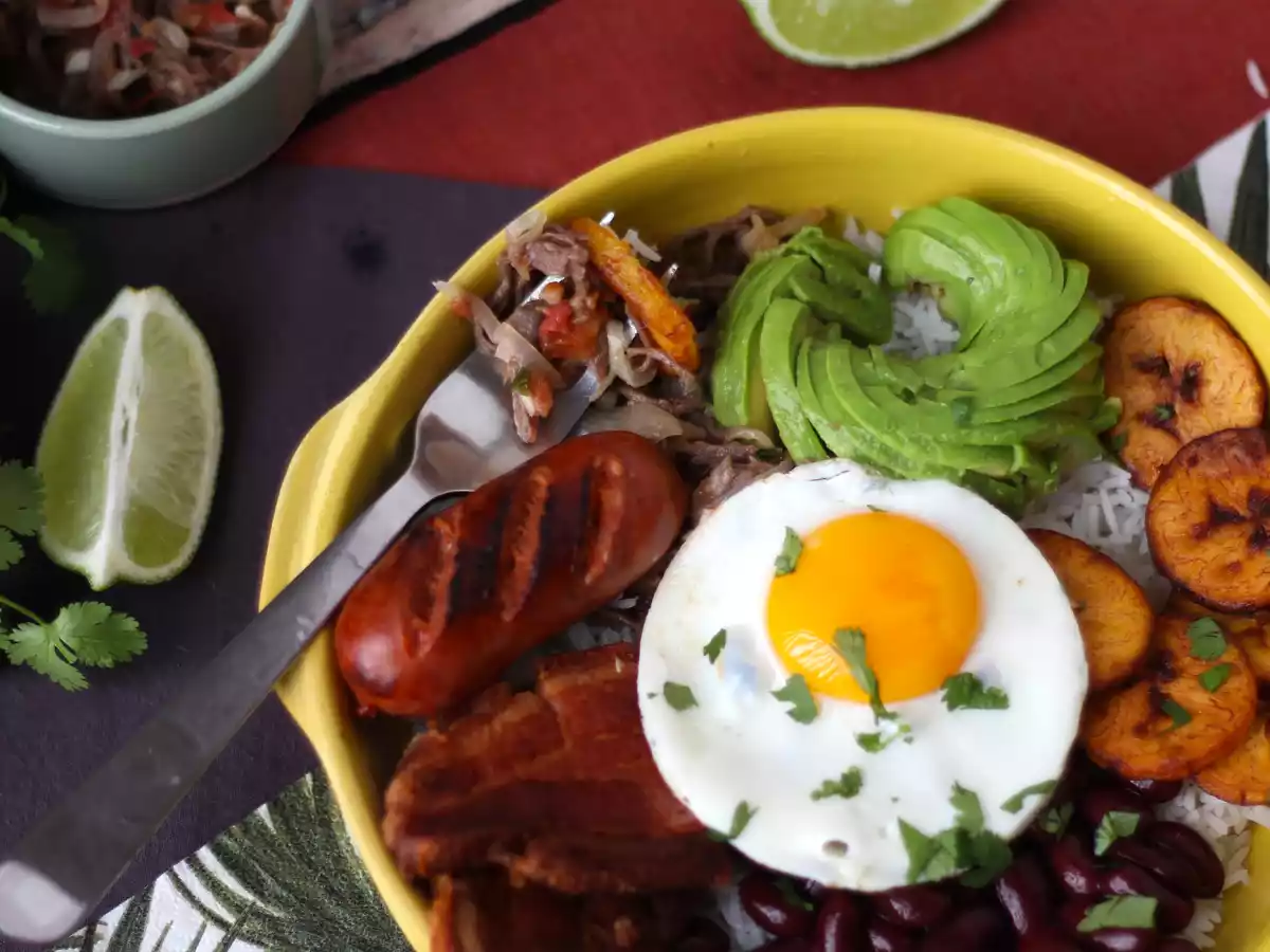 Bandeja Paisa: un preparat plin de culoare, aromă și tradiție - poza 4