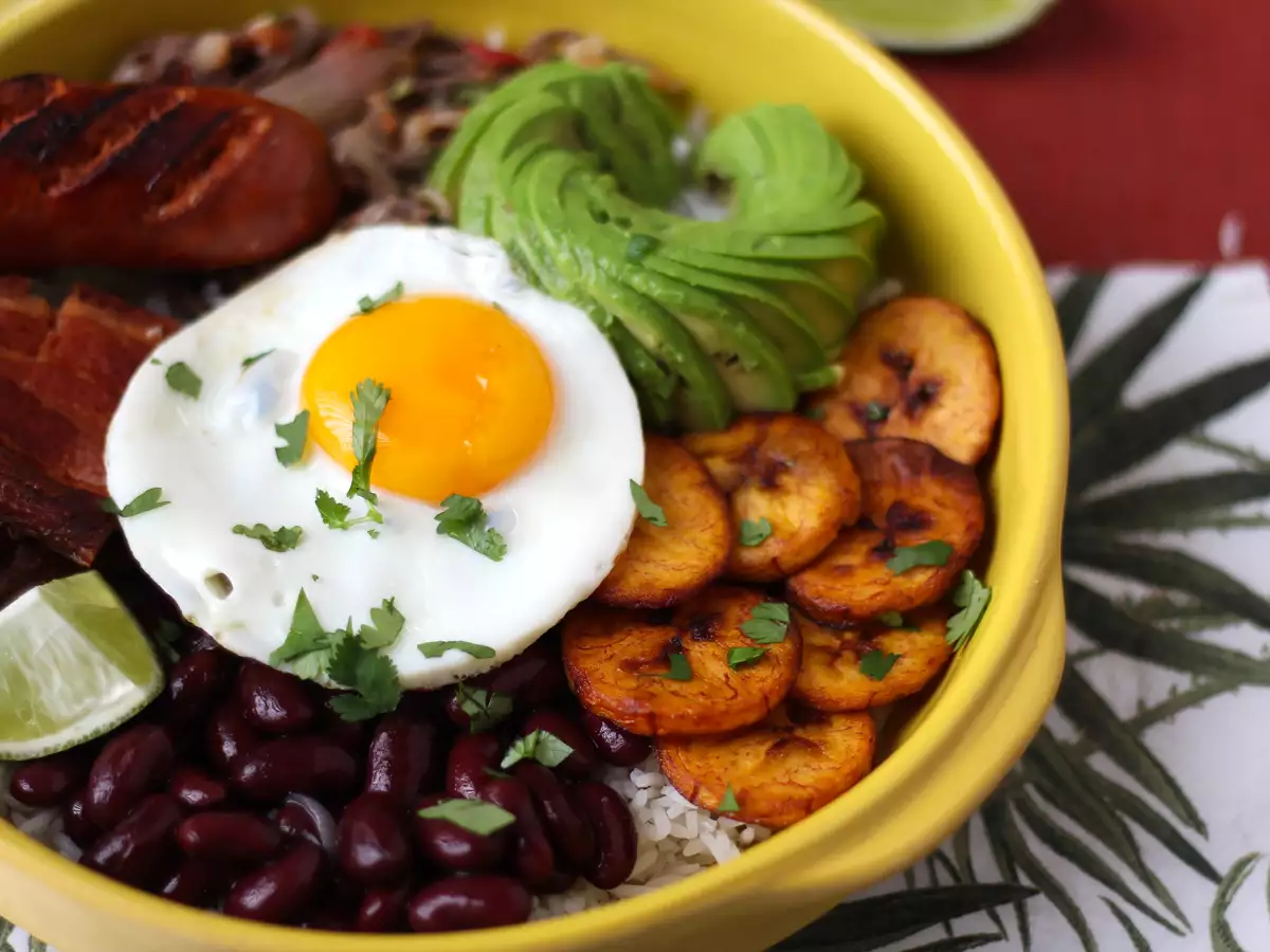 Bandeja Paisa: un preparat plin de culoare, aromă și tradiție - poza 5