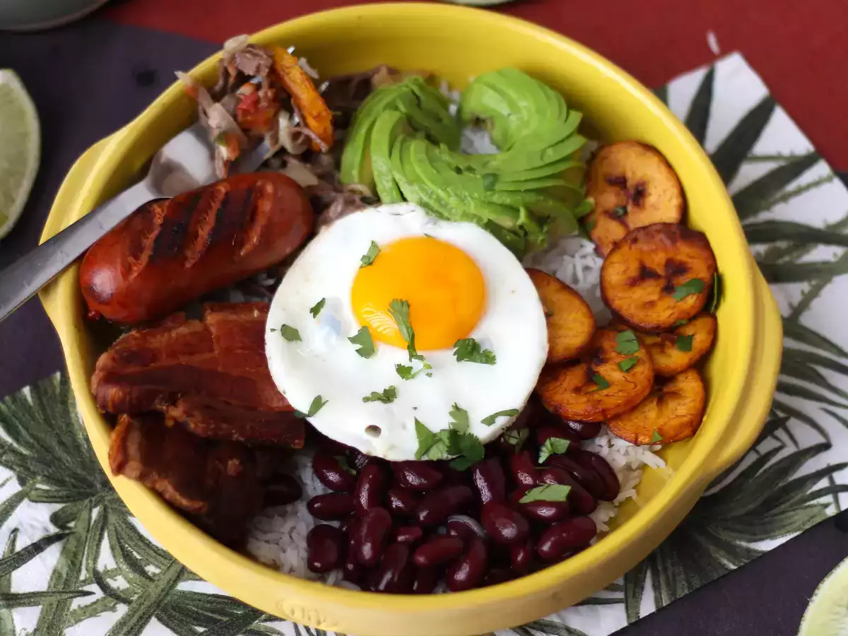 Bandeja Paisa: un preparat plin de culoare, aromă și tradiție - poza 6