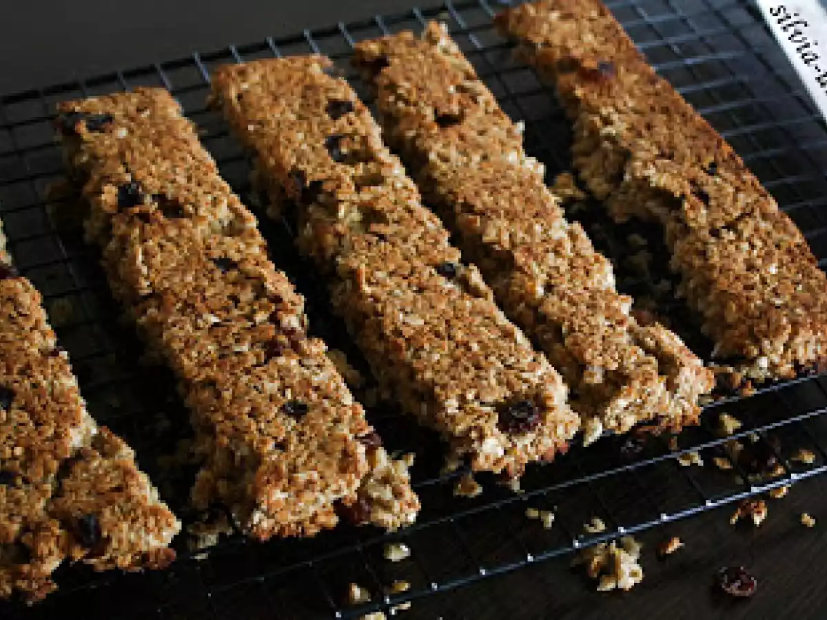 Batoane de ovaz cu banane si stafide - Flapjacks