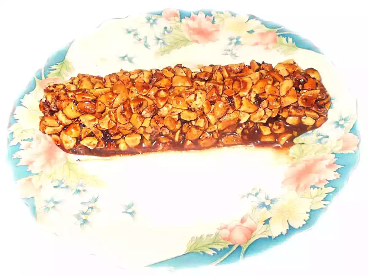 Baton de arahide cu miere şi ciocolată