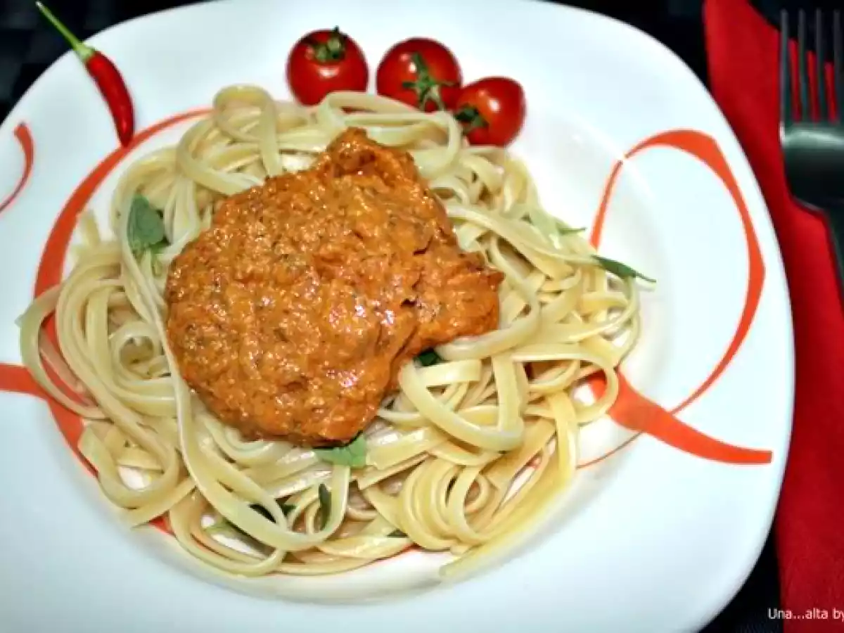 Bavette cu pesto din rosii uscate ( pesto calabrese)