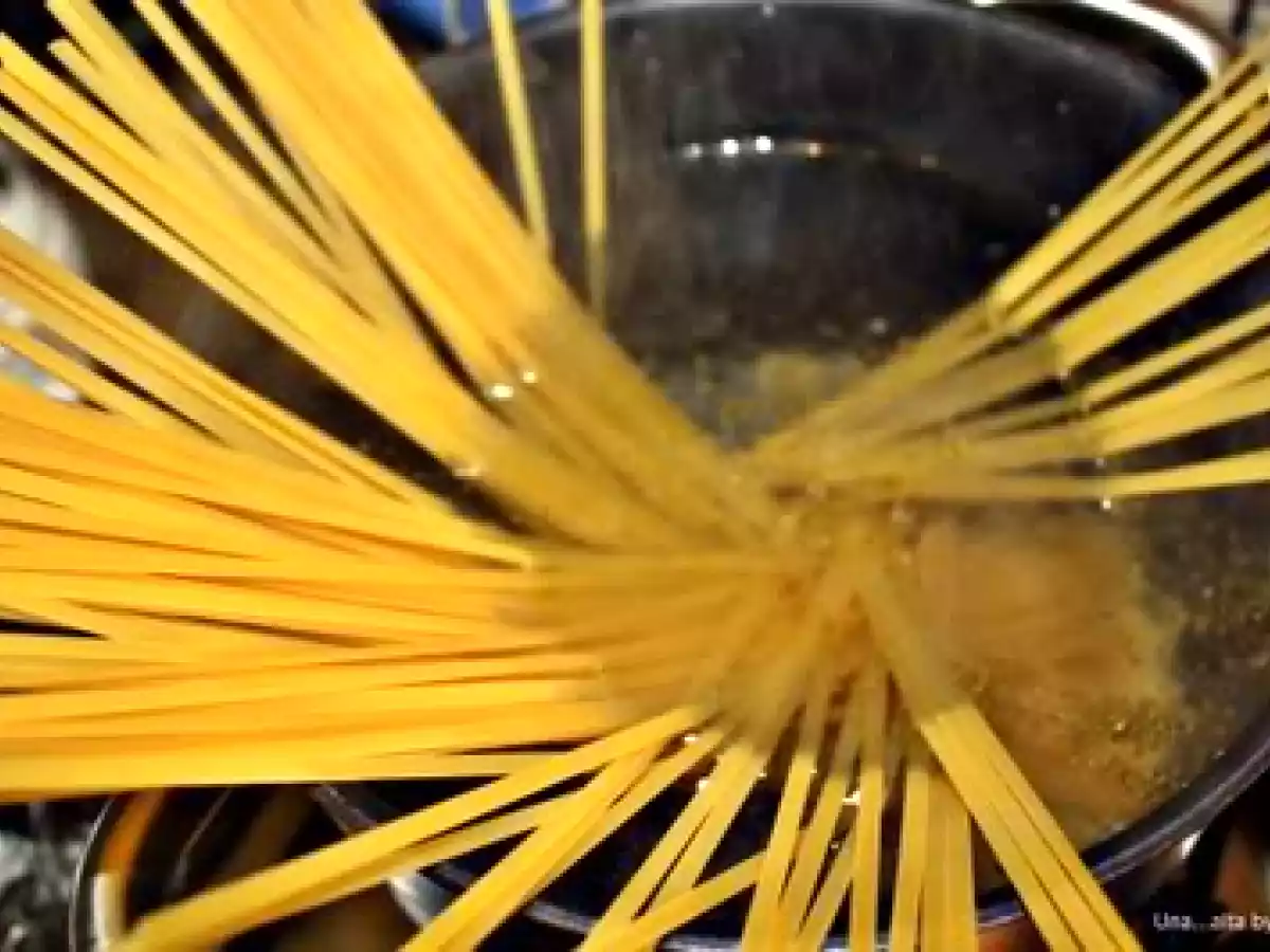 Bavette cu pesto din rosii uscate ( pesto calabrese) - poza 3