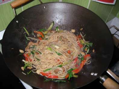 Beef Noodles Stir Fry - Spaghete de orez cu vita la WOK