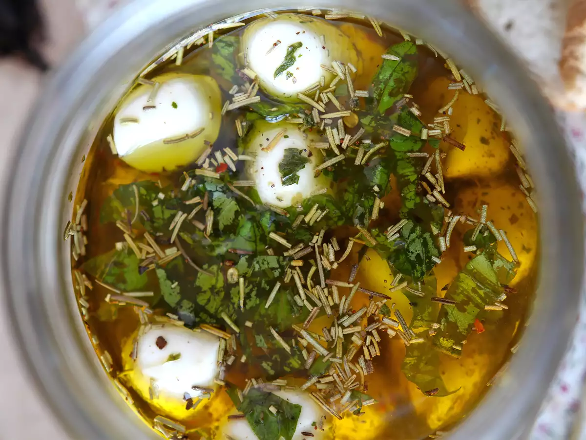 Bile de mozzarella marinate pentru aperitiv sau salată! - poza 4