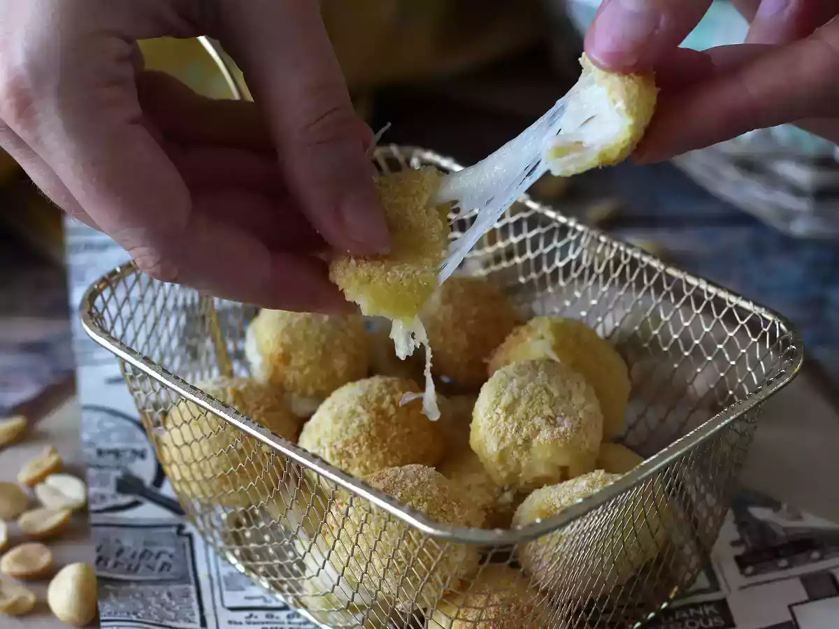 Biluțe de Mozzarella în friteuza cu aer - poza 2