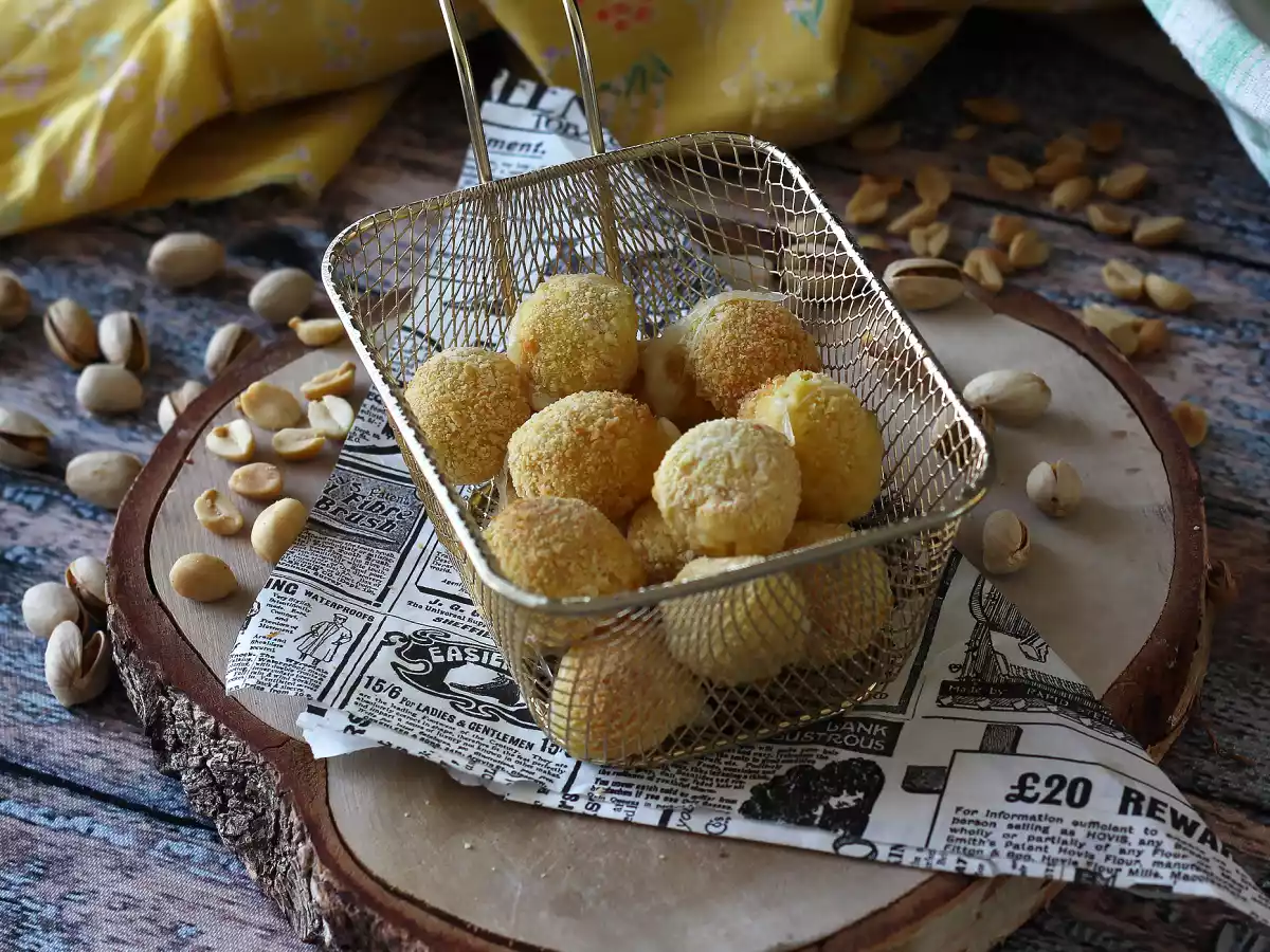 Biluțe de Mozzarella în friteuza cu aer - poza 5