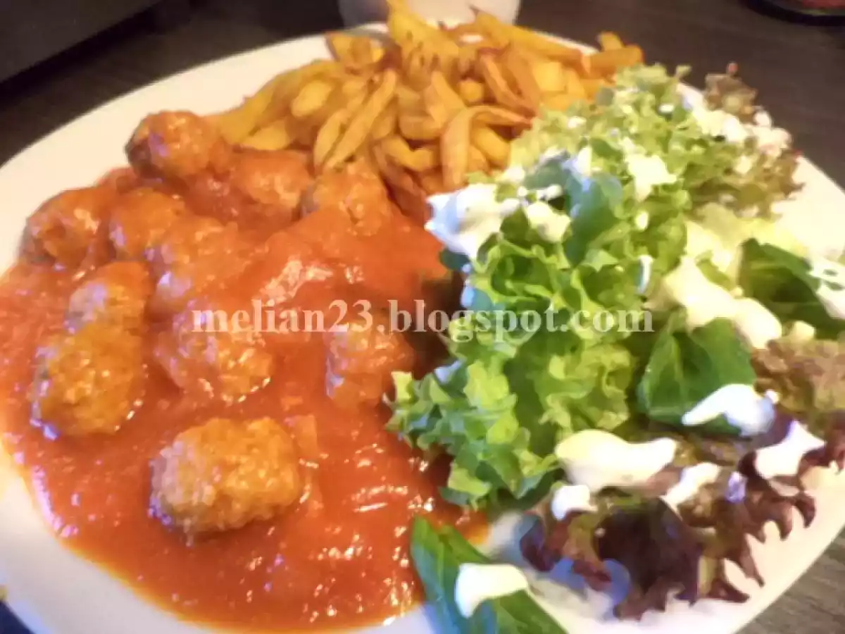 Bilute in sos de rosii / Balletjes in tomatensaus