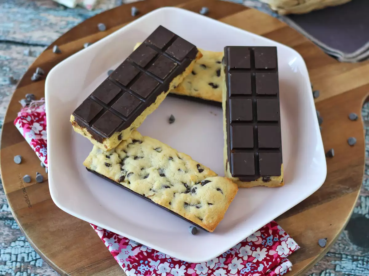 Biscuiți cu ciocolată, pufoși și crocanți - poza 3