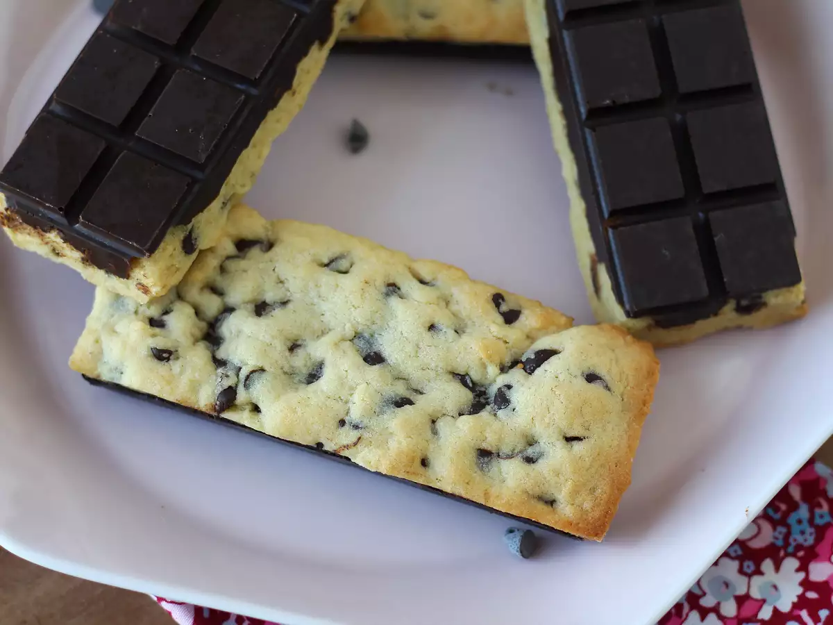 Biscuiți cu ciocolată, pufoși și crocanți - poza 7