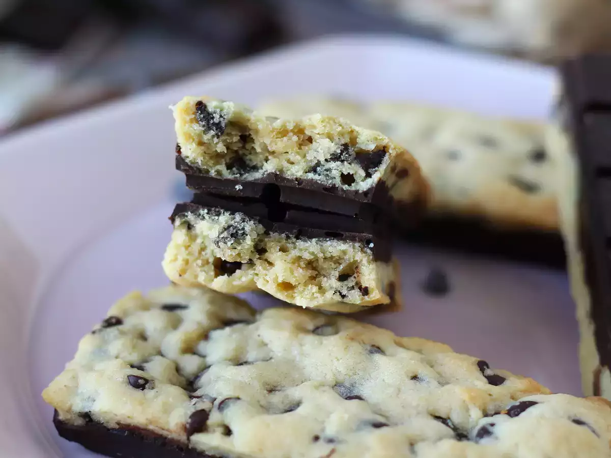Biscuiți cu ciocolată, pufoși și crocanți - poza 8