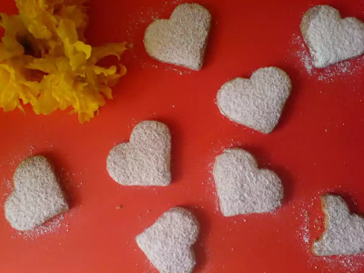 Biscuiti cu faina neagra si mix de alune