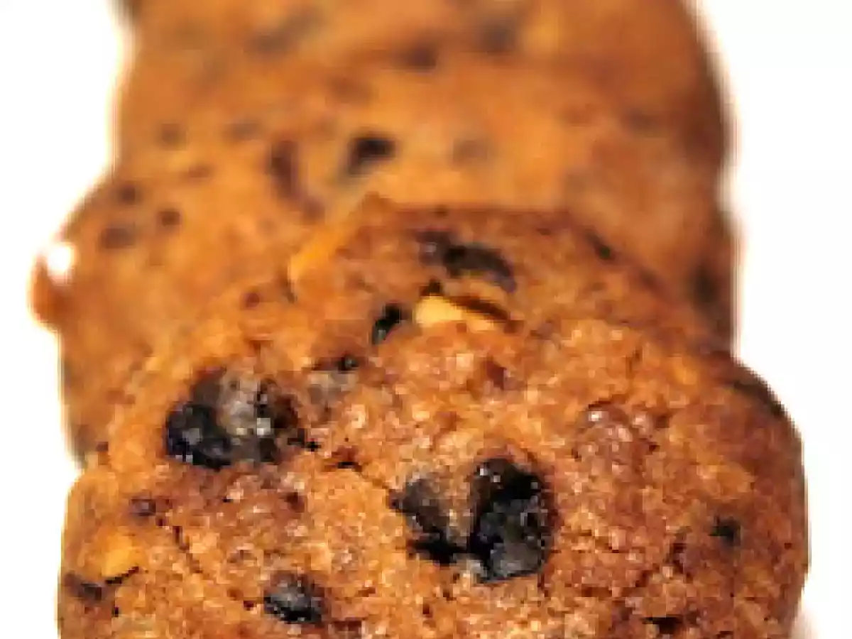 Biscuiti cu nuci si ciocolata