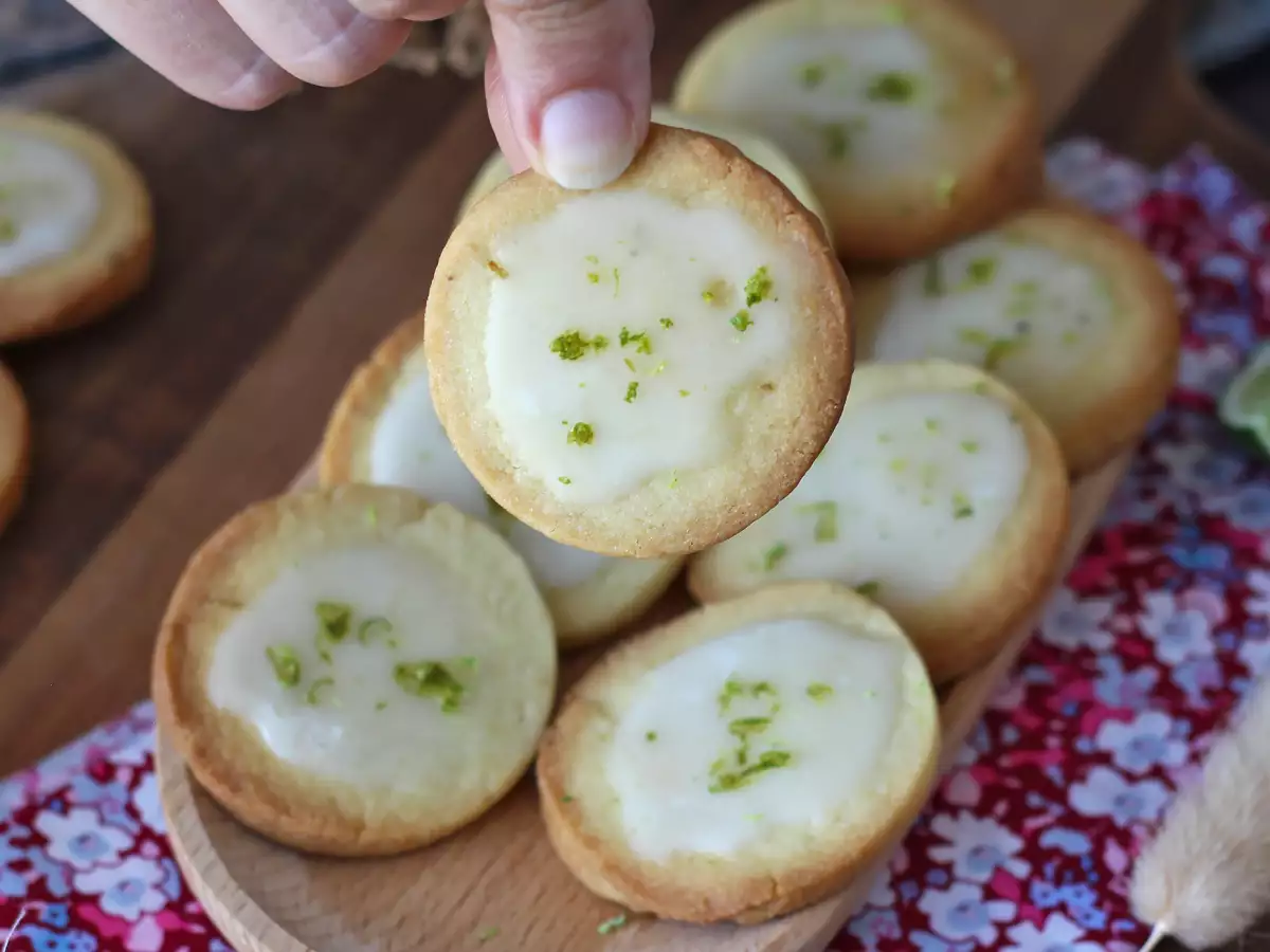 Biscuiți cu unt și lămâie verde, acoperiți cu glazură - poza 3