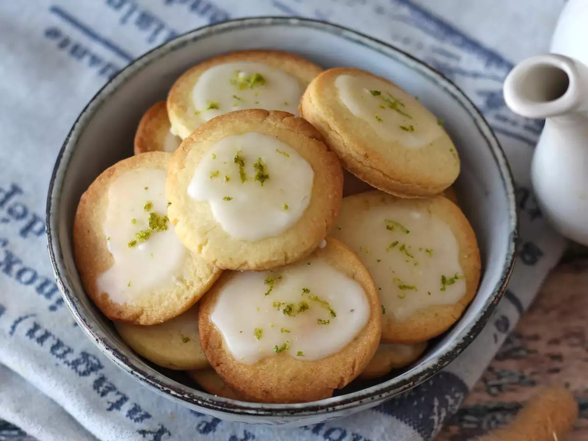 Biscuiți cu unt și lămâie verde, acoperiți cu glazură - poza 4