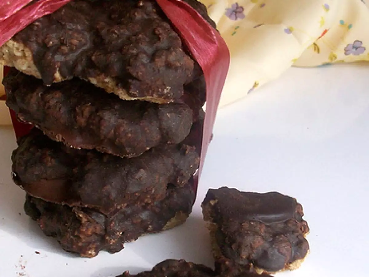 Biscuiti de ovaz cu ciocolata si stafide - poza 2