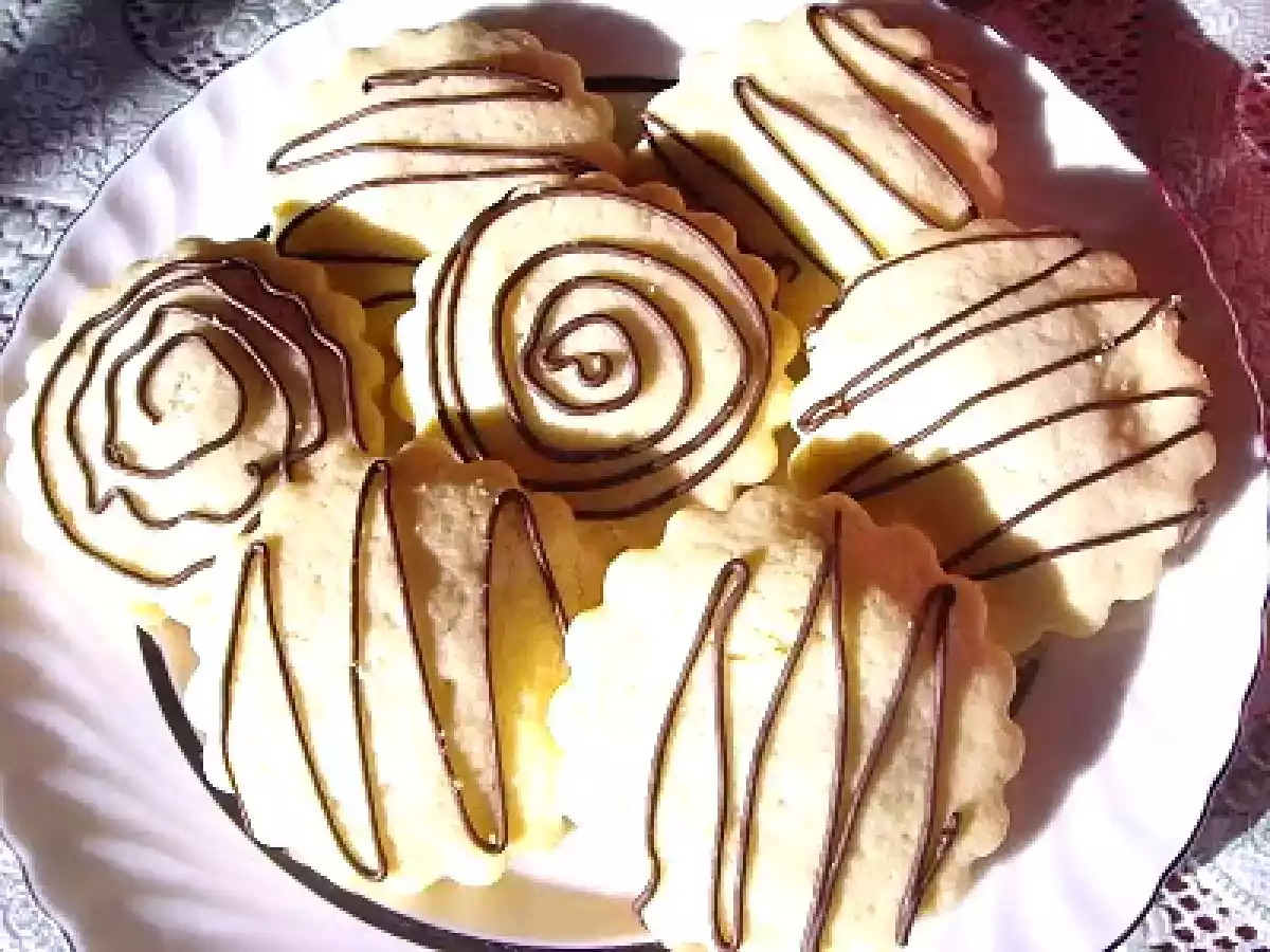 Biscuiti umpluti cu dulceata de smochine - poza 2