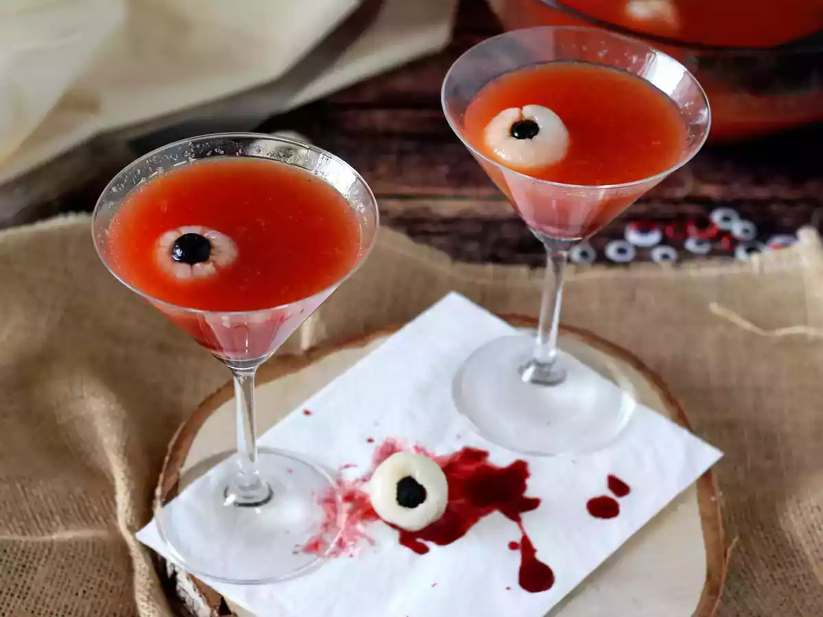 Bloody cocktail pentru Halloween, fără alcool - Halloween mocktail