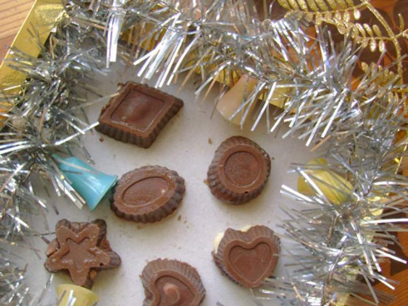 Bomboane de ciocolata, cu umplutura alba, poza 1