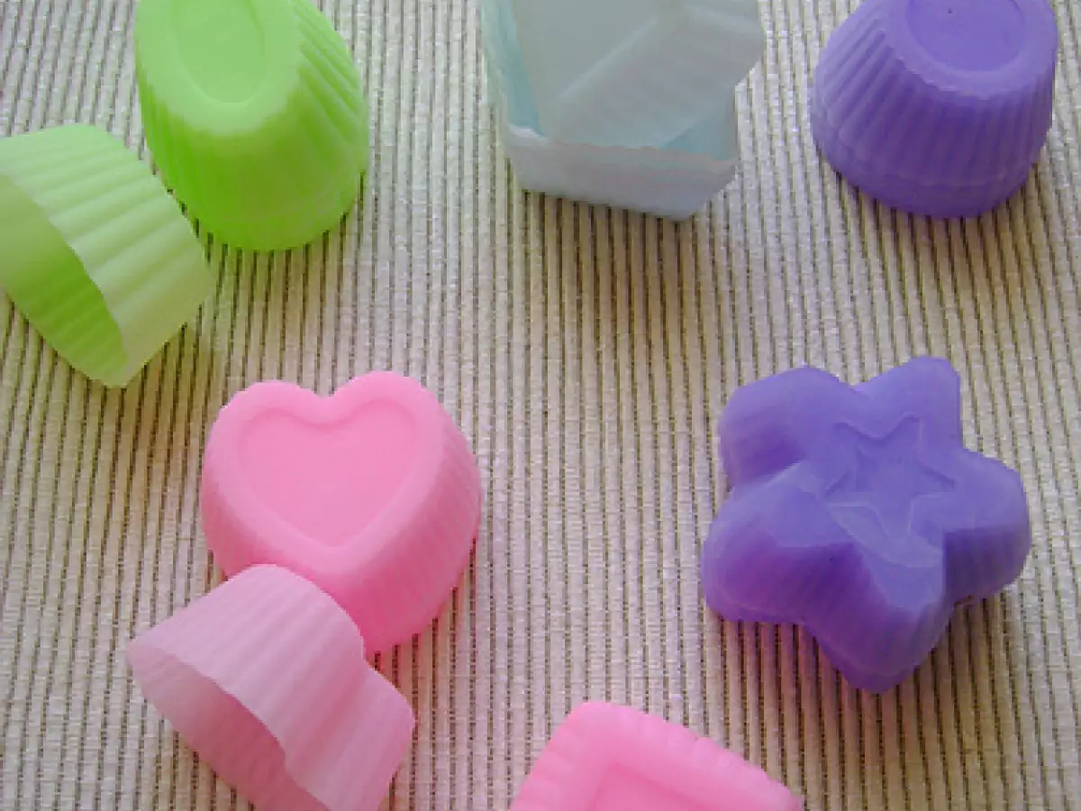 Bomboane de ciocolata, cu umplutura alba - poza 2