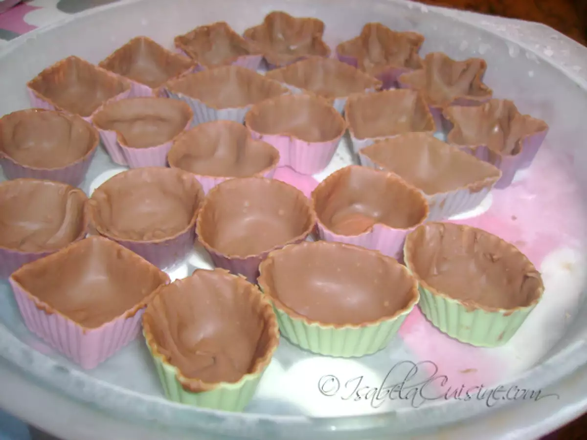 Bomboane de ciocolata, cu umplutura alba - poza 3