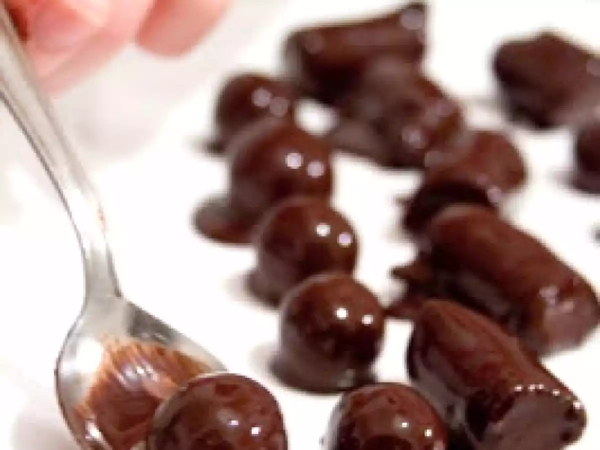 Bomboane de ciocolata cu umplutura de migdale - poza 4