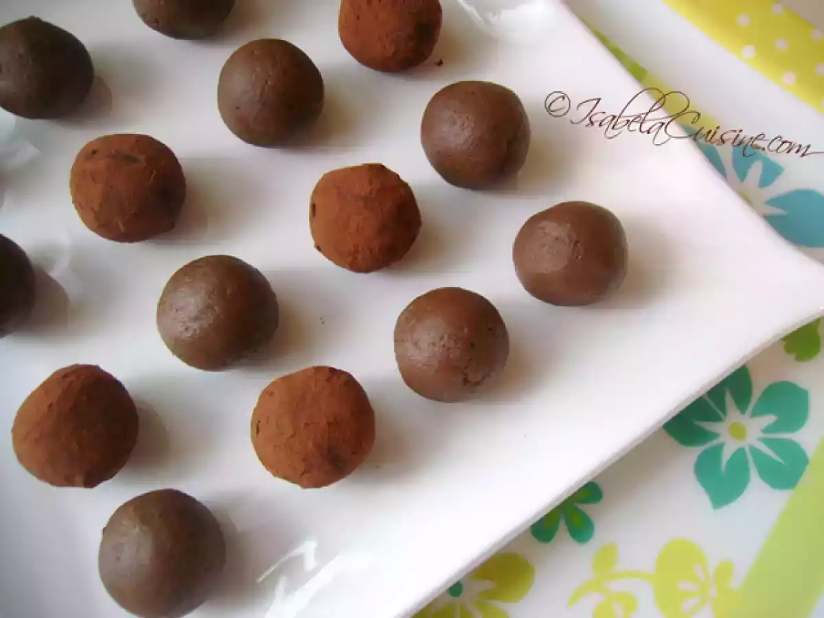 Bomboane de ciocolata, nuca si cafea