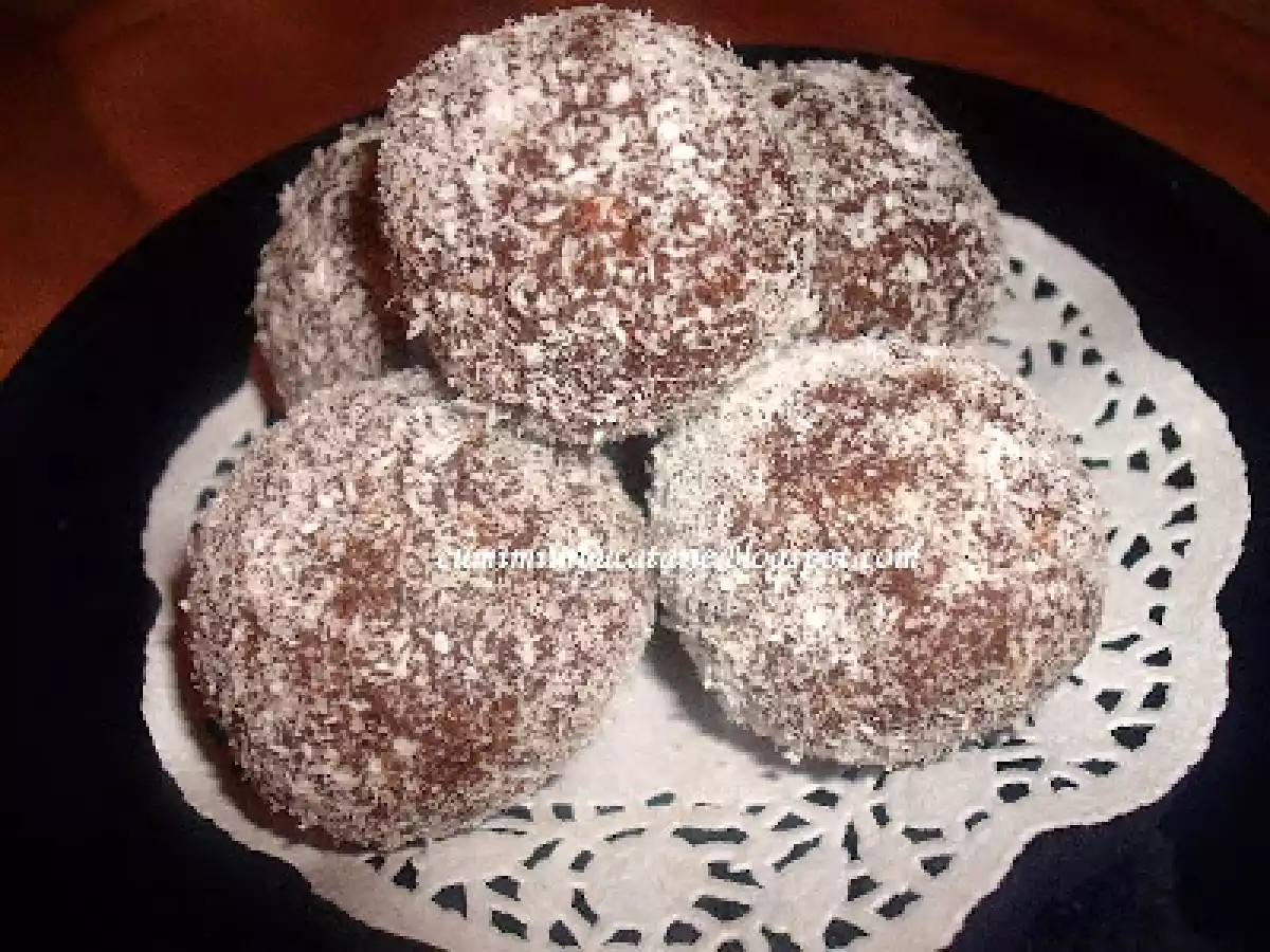 BOMBOANE DIN BISCUITI