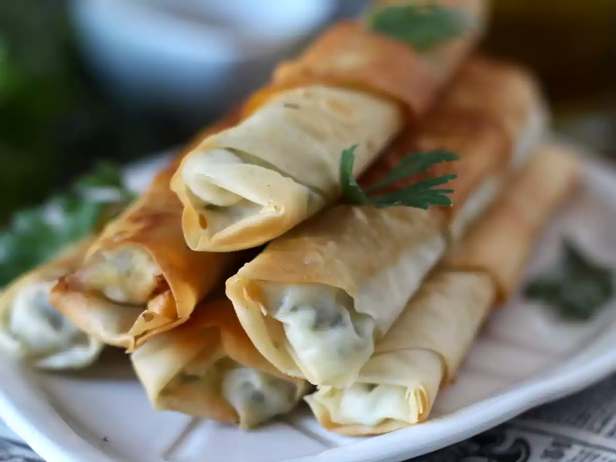 Börek, plăcinte turcești cu feta si pătrunjel - poza 2