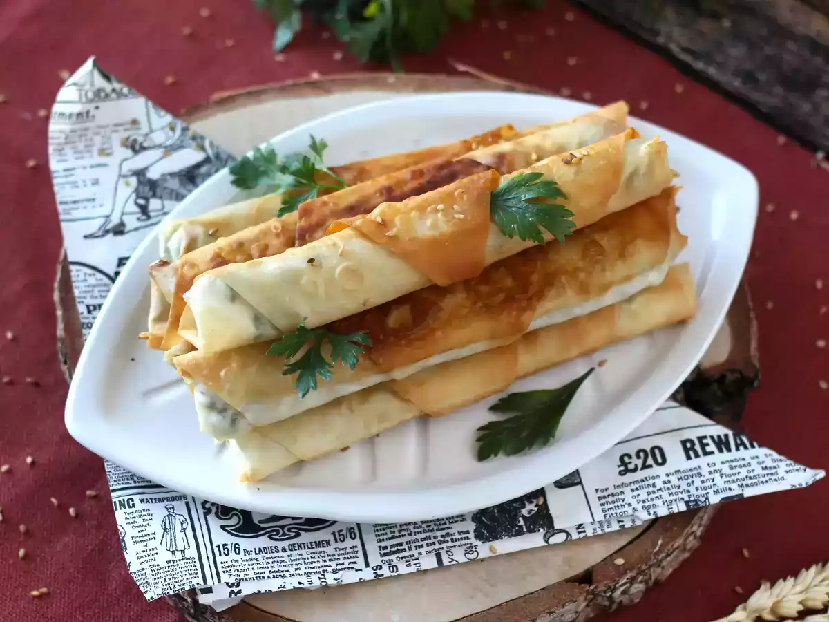 Börek, plăcinte turcești cu feta si pătrunjel - poza 5