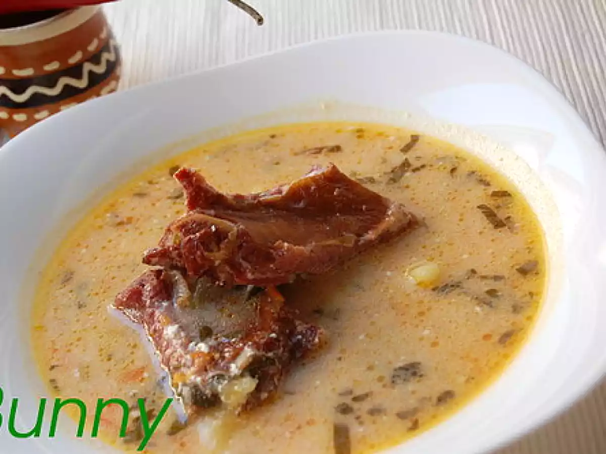 Bors cu afumatura si cartofi