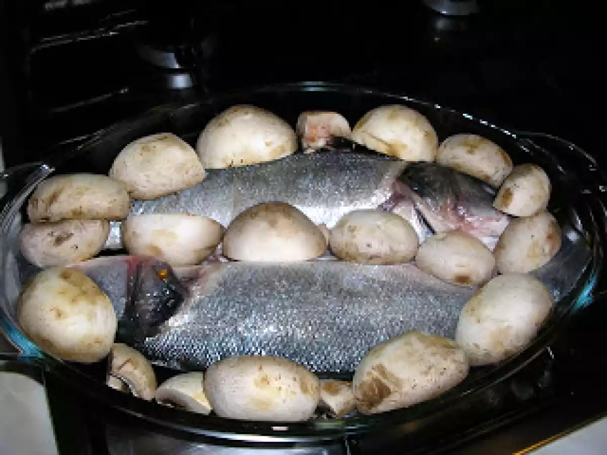 Branzino con funghi e olive(Biban de mare cu ciuperci si masline) - poza 2