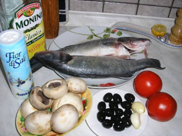 Branzino con funghi e olive(Biban de mare cu ciuperci si masline)