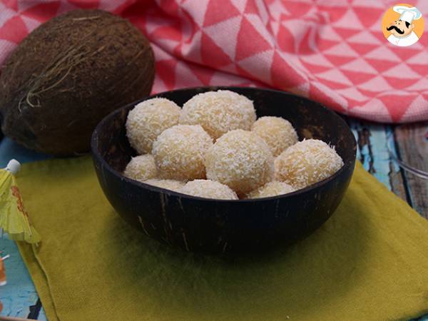 Brigadeiros cu nuca de cocos