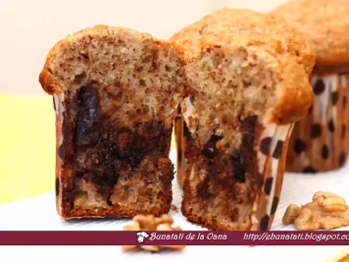 Briose cu banane, nuci si ciocolata