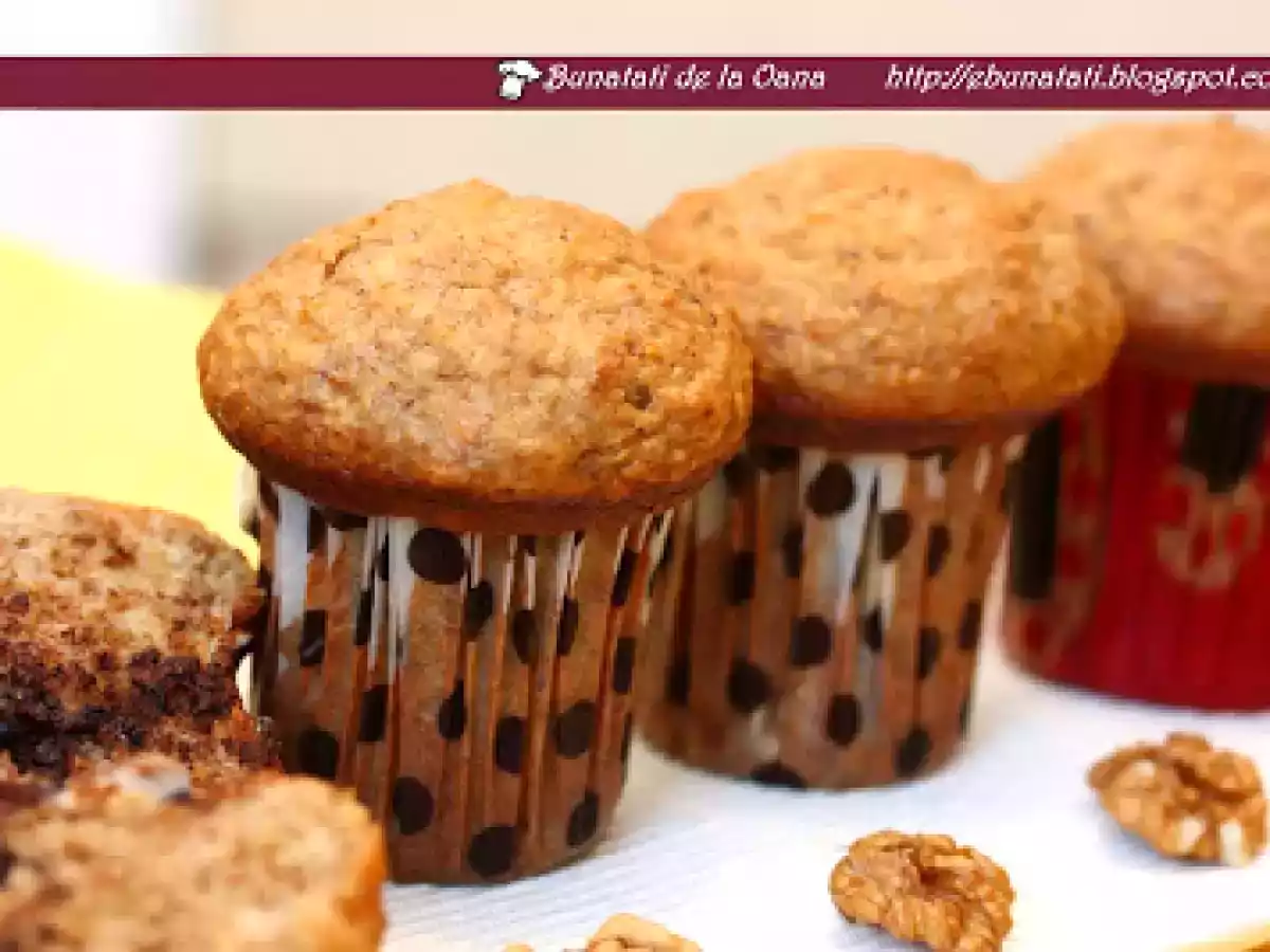 Briose cu banane, nuci si ciocolata - poza 2