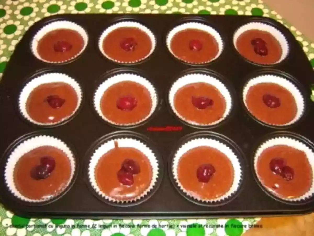 Briose cu cacao si visine - poza 9