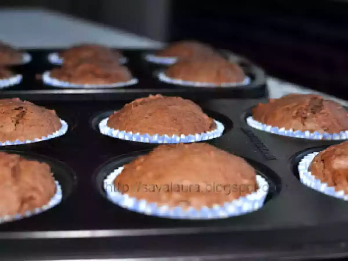 Briose cu ciocolata si iepurasi din martipan - poza 3