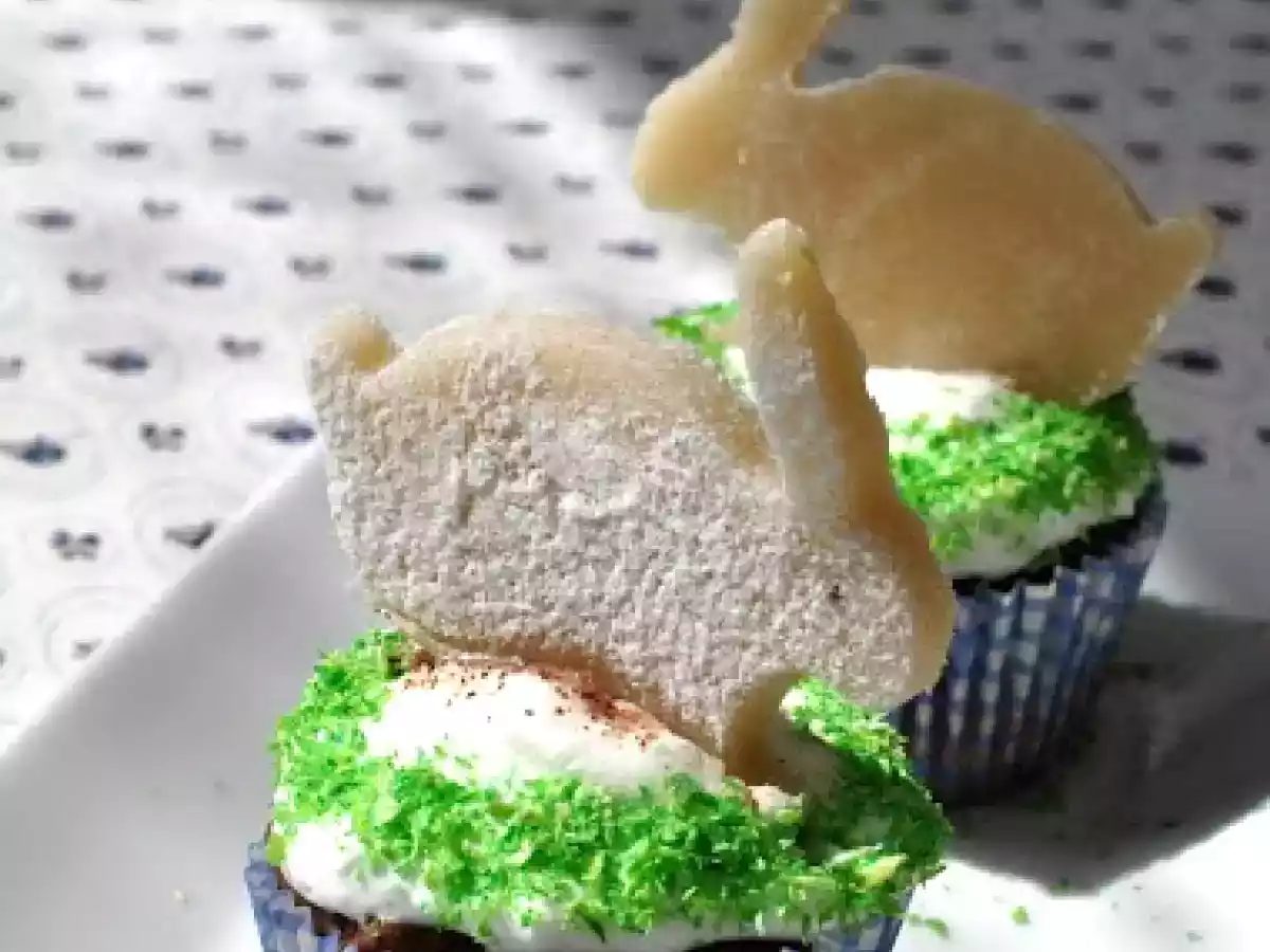 Briose cu ciocolata si iepurasi din martipan - poza 9