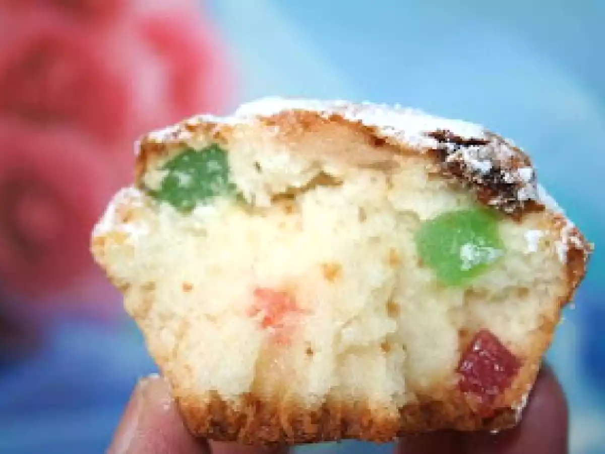 Briose cu fructe de padure