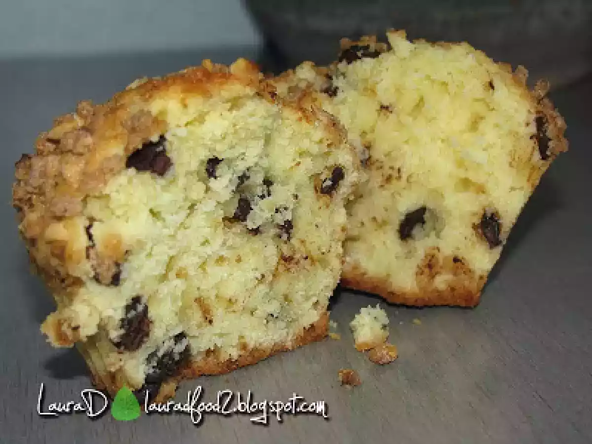 Briose cu fulgi de ciocolata - poza 2