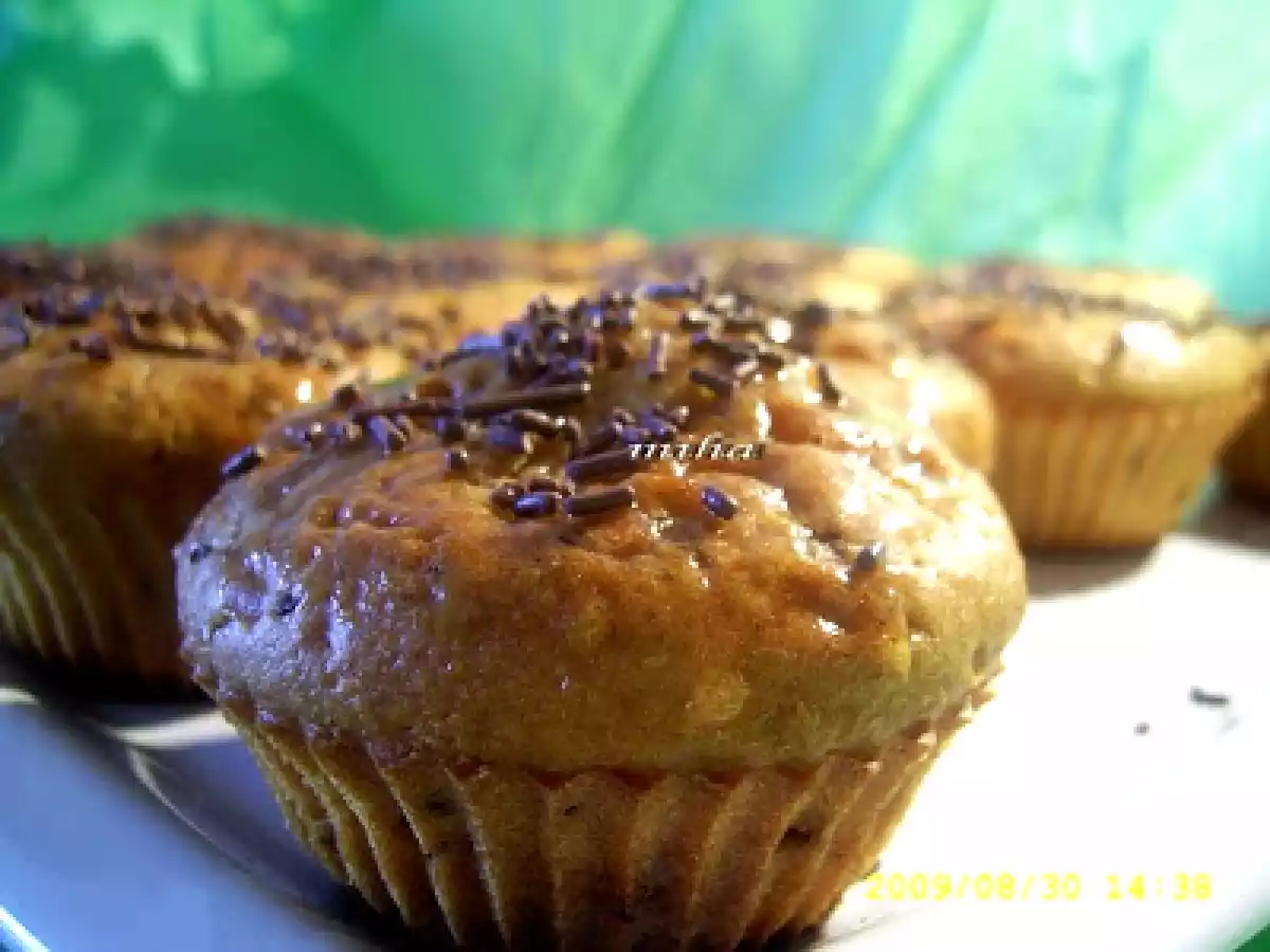 Briose cu iaurt si ciocolata