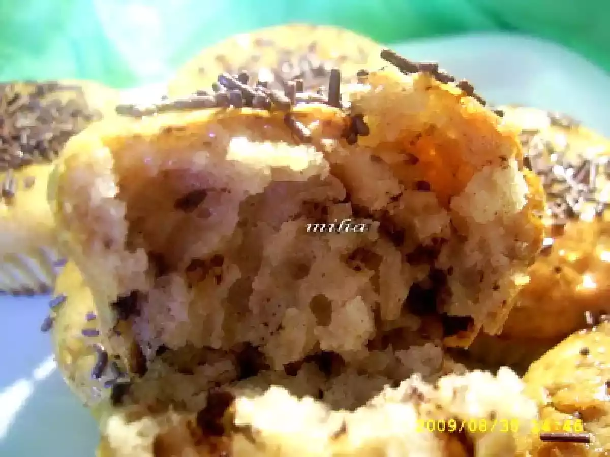 Briose cu iaurt si ciocolata - poza 4