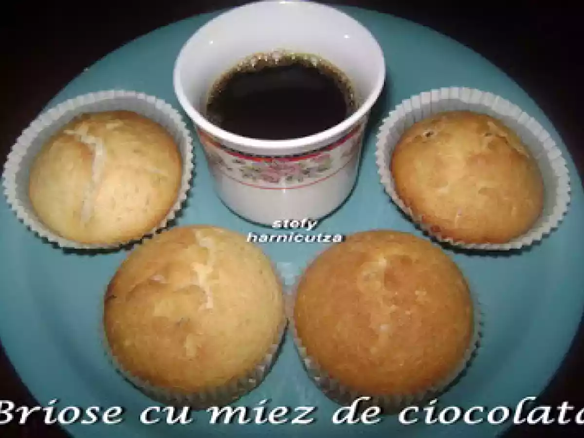 Briose cu miez de ciocolata