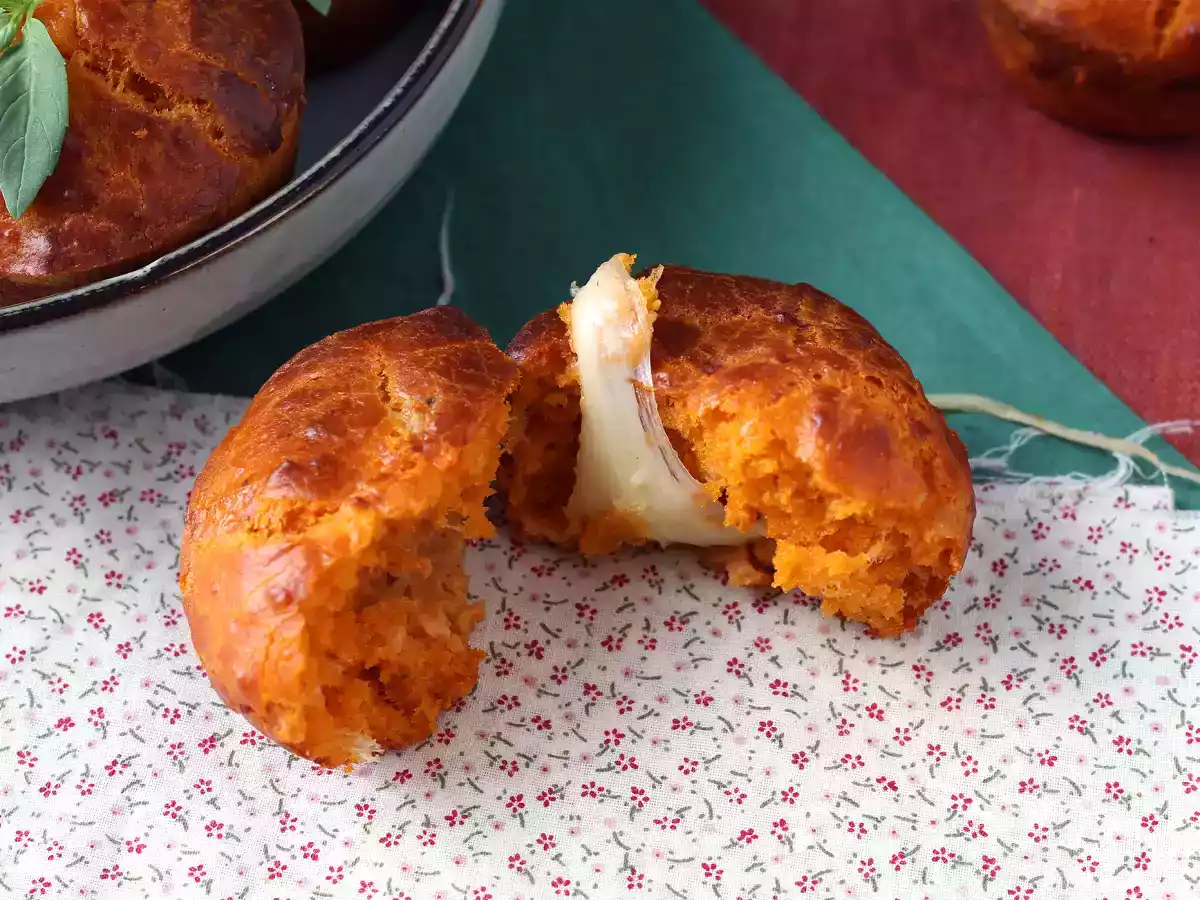 Brioșe cu roșii si miez moale de mozzarella - poza 7